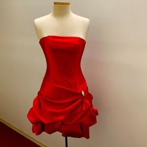 Sassy red strapless dress Jessica McClintock retro